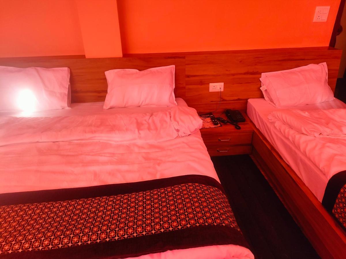 Hotel Rishabh And Banquet Hall Pithoragarh Exterior photo